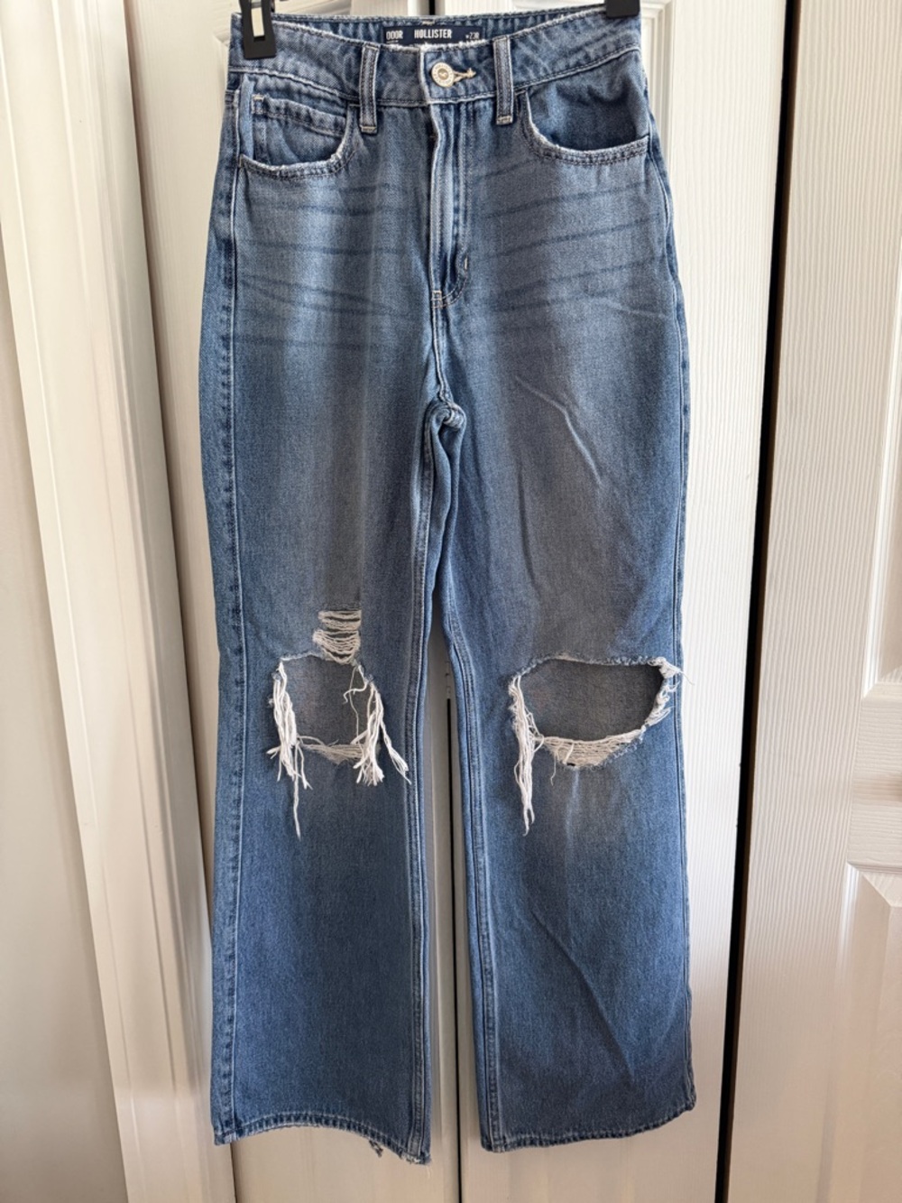 Hollister Women's Distressed Ultra High Rise Baggy Jeans 000/R